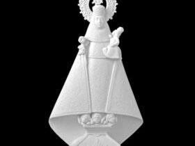 VIRGEN DE COVADONGA EN MARMOL SINTETICO Ref. 6578 6578B