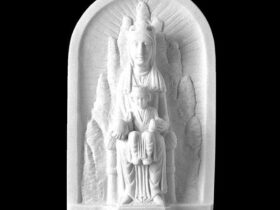 VIRGEN DE MONTSERRAT EN MARMOL SINTETICO Ref. 6736