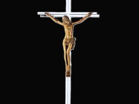 CRUZ EN ACERO INOXIDABLE CON  O SIN CRISTO Ref. 2104 2103